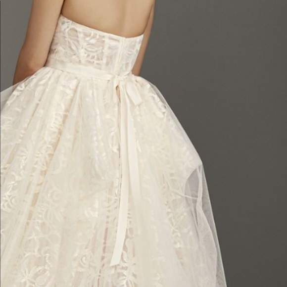 Brand New Vera Wang Ivory/Pearl wedding dress 16W - Picture 5 of 14